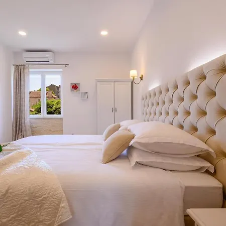 Summer Breeze Luxury Rooms-2